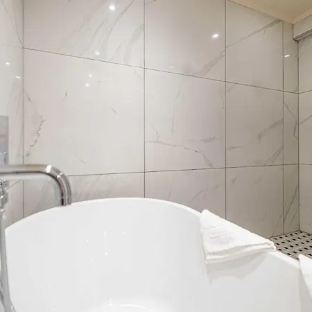 Flat With Terrace Sea View 4p 2br - Croisette Mondrian *